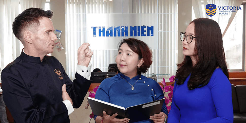 thầy cô Victoria tại talkshow định hướng nghề nghiệp