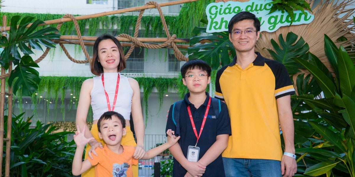 Phụ huynh và học sinh tham gia sự kiện